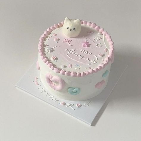 Aesthetic 13 Birthday Cake, Cake Birthday Korea, Cat Cakes Birthday, Birthday Cake Korean, Korean Birthday Cake, Cat Birthday Cake, Kawaii Cake, Bts Cake, Vintage Birthday Cakes