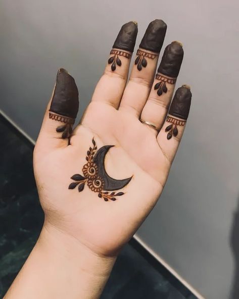 Small Finger Henna Designs, Mandi Design For Eid, Unique Henna Back Hand, Small Leg Henna Designs, Back Hand Small Mehndi Designs, Simple Small Mehendi, Mehndi Designs For Fingers Aesthetic, Small Back Hand Mehndi Designs Stylish, Small Mehendi Designs Simple