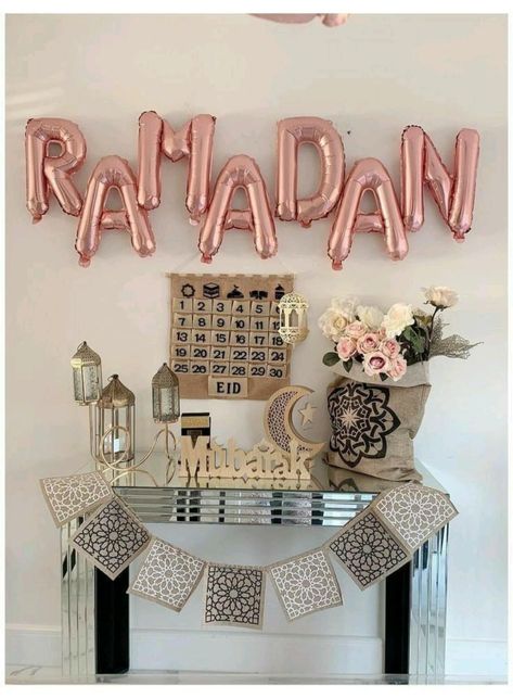 Ramadan Table Decor, Diy Eid Decorations, Decoraciones Ramadan, Prayer Room Ideas, Ramadan Celebration, Eid Mubarak Decoration, Ramadan Kareem Pictures, Eid Mubarak Card, Ramadan Kids