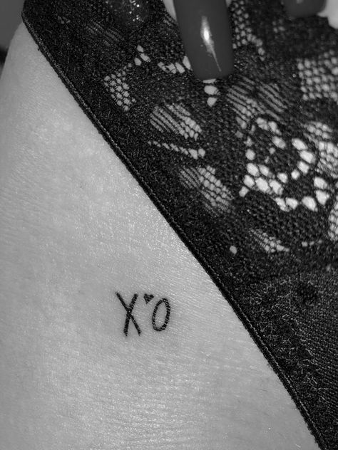 The Weeknd Tattoo, Xo Tattoo, Art Tattoo Ideas, Tory Vega, Zodiac Academy, Small Pretty Tattoos, Petite Tattoos, Shoulder Tattoos For Women, Classy Tattoos