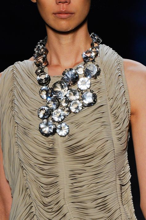 vera wang accessories - „Google“ paieška Luxury Statement Necklaces With Faceted Beads, Luxury Statement Bib Necklace Choker, Artistic Necklace, Luxury Statement Faceted Necklace, Avant Garde Necklace, Gaudy Jewelry, Goth Statement Necklace, Runway Jewelry, Big Jewelry