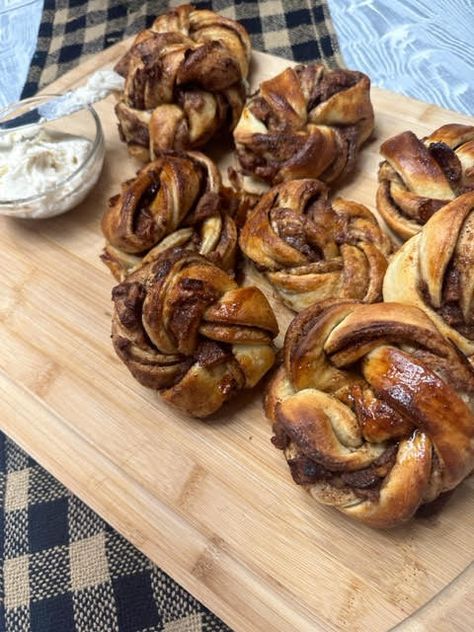 Sourdough Treats, Cinnamon Knots, Sourdough Apple, Homestead Cooking, Recipe Using Sourdough Starter, Baked Items, Apples And Cinnamon, Cinnamon Roll Muffins, Apple Cinnamon Bread