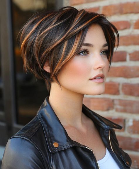 Flicked Layers with Fall Hair  for a Dynamic Look 🌟 Multi Highlights Brown Hair, Highlight Short Hair Color, Short Hair Fall Color, Hair Color Ideas Short Hair Pixie Cuts, Short Brown Hair With Highlights Pixie, Short Copper Hair Pixie Hairstyles, Chunky Hair Color, Calico Hair Short, Brunette With Copper Highlights