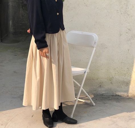 Beige Long Skirt Outfit, Beige Long Skirt, Outfits Beige, Long Skirt Outfit, Long Skirt Outfits, Beach Ideas, Skirt Fits, Skirt Outfit, Skirt Outfits