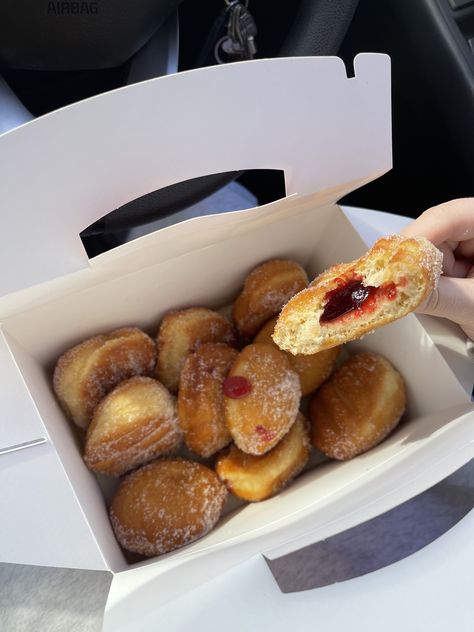 Box of sugary jam donuts from the market, no filter Jam Filled Donuts Recipe, Jelly Donut, Donuts Aesthetic, Cheer Snacks, Jam Donut, Donut Filling, Filled Donuts, Food O, Yummy Comfort Food