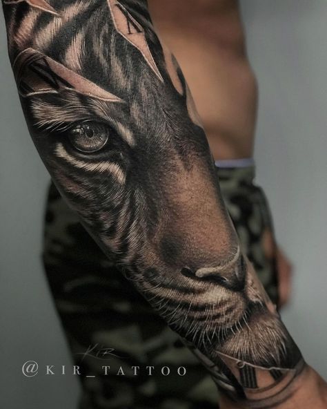 Tiger Eyes Tattoo, Tiger Head Tattoo, Tiger Tattoo Sleeve, Animal Sleeve Tattoo, Lion Tattoo Sleeves, Lion Head Tattoos, Tiger Tattoo Design, Forarm Tattoos, Cool Arm Tattoos