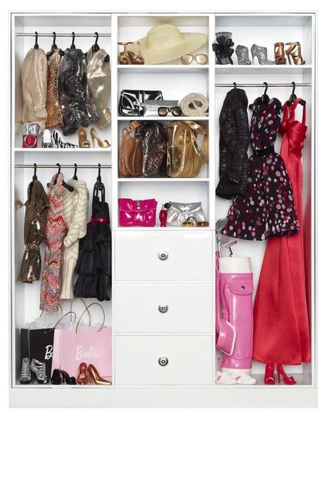 Barbie Closet Barbie Look, Accessoires Barbie, Armoire Dressing, Barbie Wardrobe, Barbie Doll House, Barbie Style, Doll Wardrobe, Barbie Toys, Clothes And Shoes