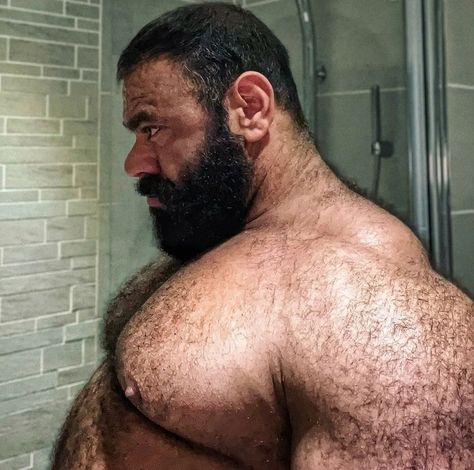 Giorgi is an impressive huge musclebear. His height is 180cm/5'11'' and his weight about 125-130kg/275-285lb. Bulky Men Muscle, Big Buff Men, Back Muscles Men, Large Muscular Men, Big Beards Men, Beer Belly Men, Greek Man, Dad Bodies, Burly Men