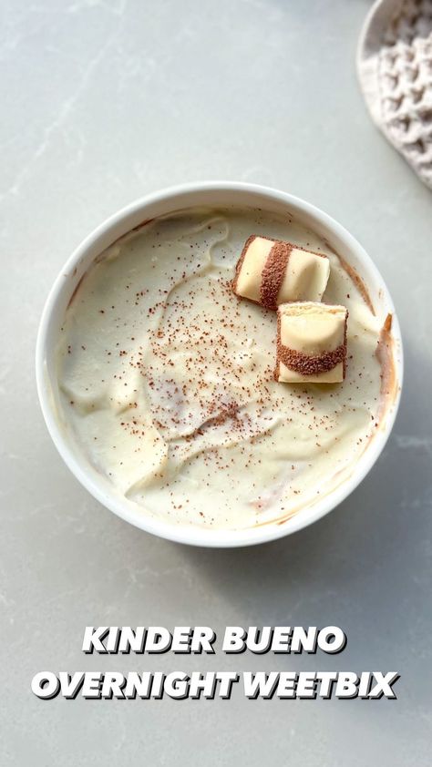 noashealthyeats on Instagram: KINDER BUENO OVERNIGHT WEETBIX Only 316 calories & 28g protein Ok so i shared this on my tiktok last week and it went viral, I was worried… Healthy Brekkie, Weetabix Recipes, Vegan Yoghurt, Cholesterol Friendly Recipes, Overnight Breakfast Recipes, Be More Present, Overnight Breakfast, Protein Baking, White Choc