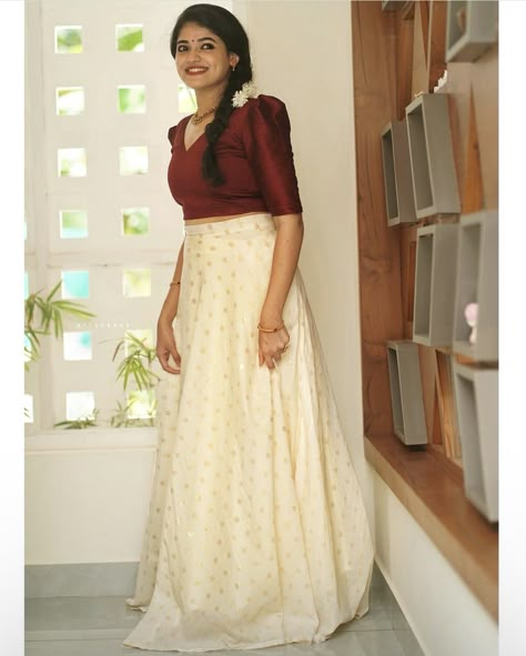 Onam Skirt And Top Designs, Traditional Skirt And Top, Kerala Dress, Onam Dress, Long Skirt Top Designs, Onam Outfits, Dress Designs For Stitching, Long Skirt And Top, Pretty Dresses Casual