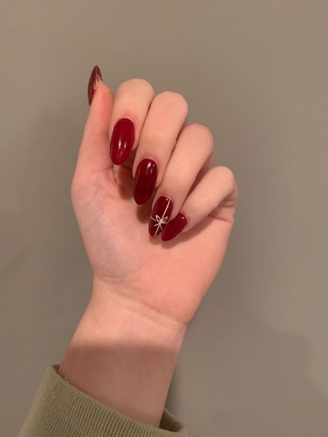 Red Christmas Nails Aesthetic, Holiday Nails Winter Christmas Red, Red Glitter Nails Christmas, Christmas Nails Minimalist, Red Christmas Nails Simple, Simple Christmas Nails Almond, December Nails Red, Red Christmas Nail, Christmas Nails Red