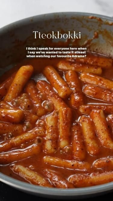 Tteokbokki Topokki Korean, Samyang Carbonara, Tteokbokki Recipe, Minced Chicken, Korean Street Food Recipes, Mapo Tofu, Thing One, Korean Cooking, Vegetarian Fast Food