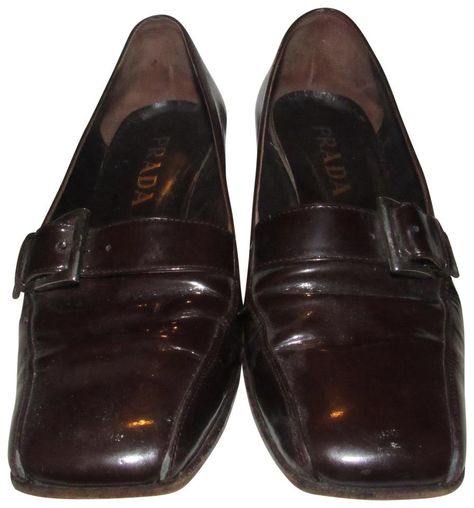 Italian Shoes For Men, Loafer Style, Shoes Prada, Designer Pumps, Loafers Style, Casual Loafers, Fabulous Shoes, Moda Vintage, Prada Shoes