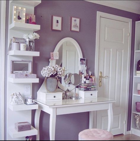 Purple Apartment, Lilac Room, Lilac Bedroom, Lavender Bedroom, Purple Room Decor, Lavender Room, Pink Rooms, Mural Paintings, Purple Bedrooms