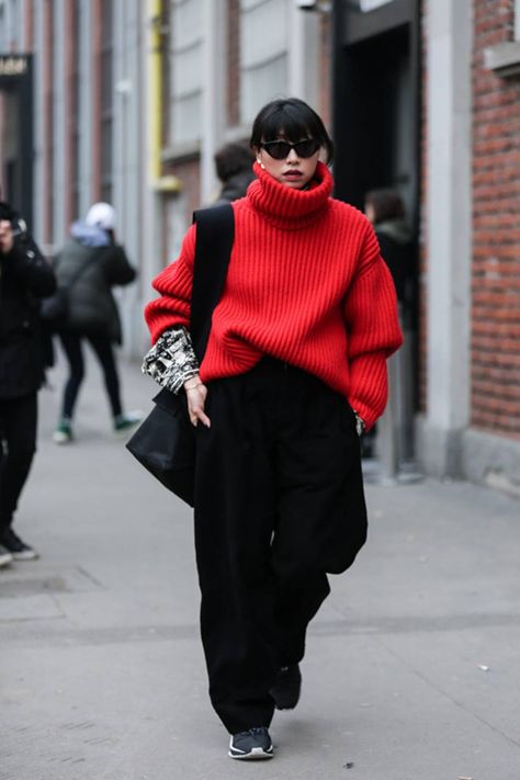 What to Wear in Cold Weather: 52 Winter Outfits | Who What Wear UK Winter Knit Outfit, Red Knit Outfit, Baggy Winter Outfits, Fun Winter Outfits, Nyc Winter Outfits Cold Weather, Aw Style, Black Bratz, Winter Outfits Street Style, Cold Weather Outfits Winter