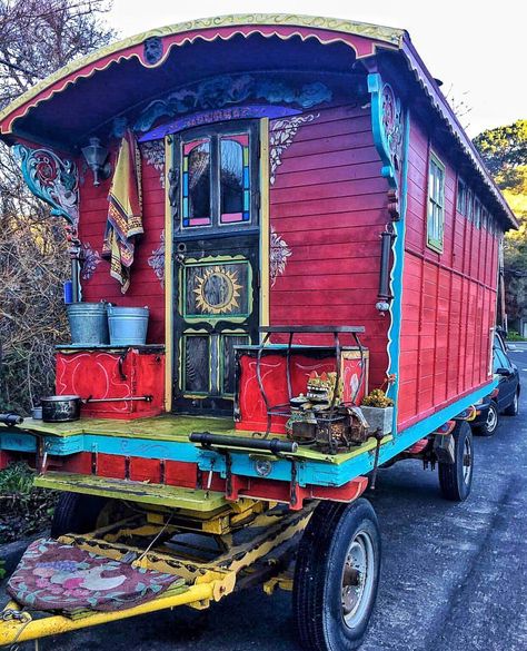 Caravan Paint, Camper Interior Design, Garden Pond Design, Bus Living, Caravan Interior, Backyard Studio, Hippie Homes, Vintage Caravans, Bohemian House