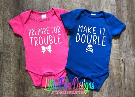 Funny Newborn Onesies, Twin Onesies Funny, Boy Girl Twin Outfits, Twin Baby Clothes, Twin Pregnancy Announcement, Twin Onesies, Funny Pregnancy Announcement, Baby Planning, Sibling Shirts