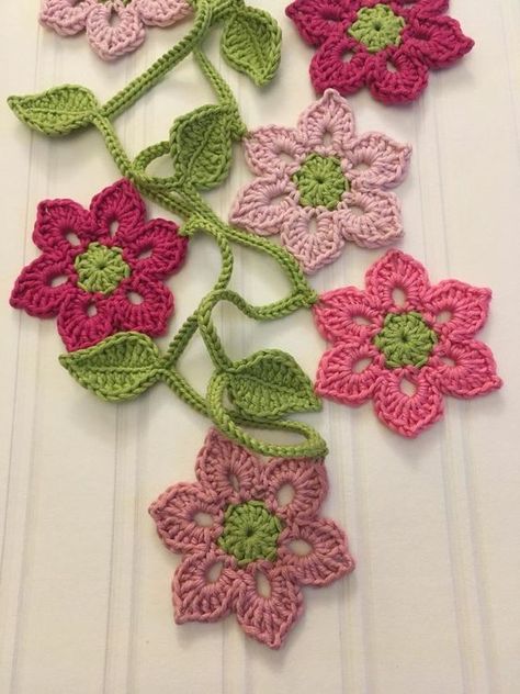 Irish Lace Crochet Pattern, Crochet Bunting, Pillow Patterns, Crochet Leaf Patterns, Crochet Garland, Gift Flowers, Poncho Crochet, Crochet Flowers Free Pattern, Crocheted Flowers