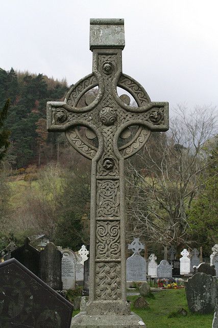 Celtic cross tombstone inspiration Cross Tombstone, Irish Cross, Tombstone Designs, Frankenstein Art, Cemetery Monuments, Cross Pictures, Cemetery Headstones, Halloween Graveyard, Halloween Tombstones