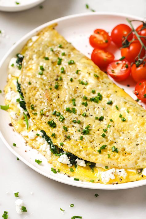 My spinach feta omelette is packed with Mediterranean flavor. It is a high protein, low carb breakfast that will keep you satisfied until lunch. Spinach And Feta Omelette, Feta Omelette, High Protein Low Carb Breakfast, Omlet Recipes, Quinoa Breakfast Bowl, High Protein Breakfast Recipes, Easy Egg Recipes, Spinach Feta, Protein Breakfast Recipes