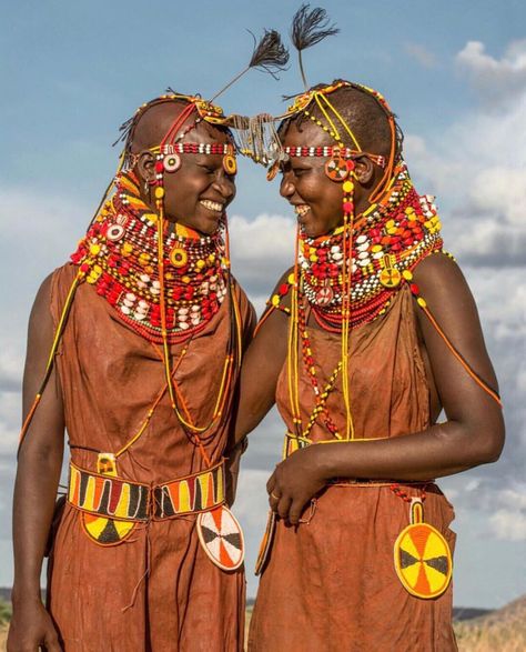 ROAR AFRICA | Deborah Calmeyer on Instagram: “Fantastic photo from Angela Fisher and Carol Beckwith's new book, African Twilight: Vanishing Cultures and Ceremonies of the African…” Africa People, Traditional African Clothing, African Traditions, African People, African Inspired Fashion, Handmade African, Hip Hop Culture, African Beads, African Jewelry