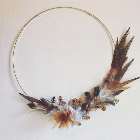 Modern Fall Hoop Wreath Feather Decor Natural Decor Boho | Etsy Diy Chicken Feather Crafts, Diy Feather Wreath, Feather Wreath Ideas, Chicken Feather Wreath, Boho Feather Decor, Pheasant Feather Decor, Metal Hoop Wreath, Modern Thanksgiving Decor, Fall Hoop Wreath