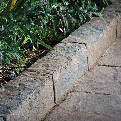 Sidewalk Edging, Garden Edging Stones, Landscape Edging Stone, Hardscape Patio, Sidewalk Landscaping, Paver Edging, Patio Edging, Patio Driveway, Pavement Design