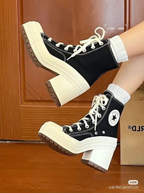 Converse Heels, Cute Converse Shoes, Converse Boots, Cute Converse, Dr Shoes, Pretty Shoes Sneakers, Fashion Shoes Heels, Fashion Top Outfits, Stylish Handbags