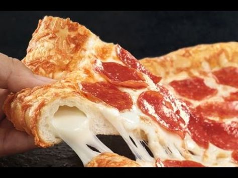 Stuffed crust triple cheese pizza from Pizza Hut this is so good Pretzel Crust Pizza, Pretzel Pizza, Pizza Hut Restaurant, Restaurant Recipes Famous, Cheese Crust Pizza, Stuffed Crust, Cheesecake Factory Recipes, Four A Pizza, Cheese Crust