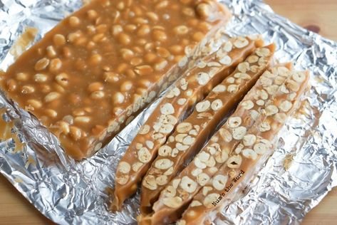 Peanut Caramel Bars, Mexican Peanut Candy, Caramel Candies Recipe, Peanut Snack, Peanut Caramel, Peanut Bar, Caramel Coat, Salted Peanuts, Christmas Candies