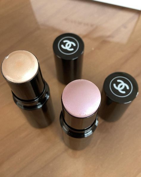 Chanel Makeup Aesthetic, Chanel Highlighter, Trust Fund Baby, Bombshell Makeup, Golden Goose Outfit, Shoes Golden Goose, New York Manhattan, Dior Lip Glow, Beauty Care Routine