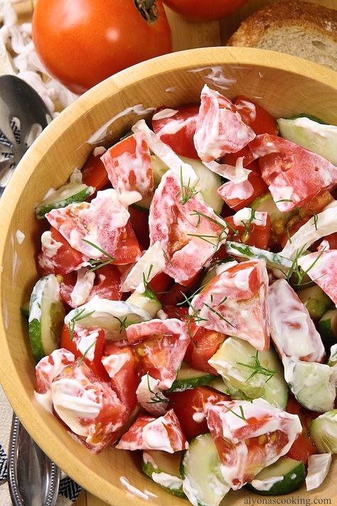 Creamy Cucumber Tomato Salad, Cucumber And Tomato Salad, Cucumber And Tomato, Tomato Salad Recipe, Creamed Cucumbers, Plating Ideas, Cucumber Diet, Bacon Potato Salad, Tomato Salad Recipes