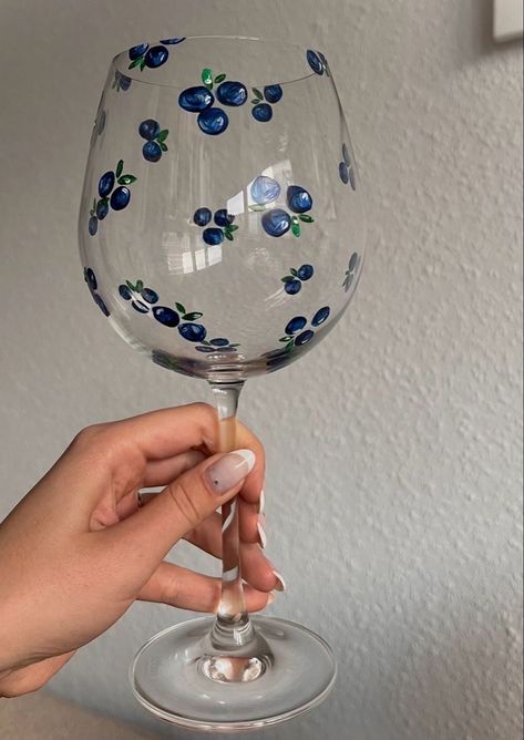 Easy Painting Ideas On Wine Glasses, Painting A Wine Glass Diy, Painting On A Glass Bottle, Transparent Bottle Painting, Girls Night Wine Glass Painting, Painted Wine Glasses Fruit, Cute Wine Glass Designs, Fruit Glass Painting, Summer Wine Glass Painting Ideas