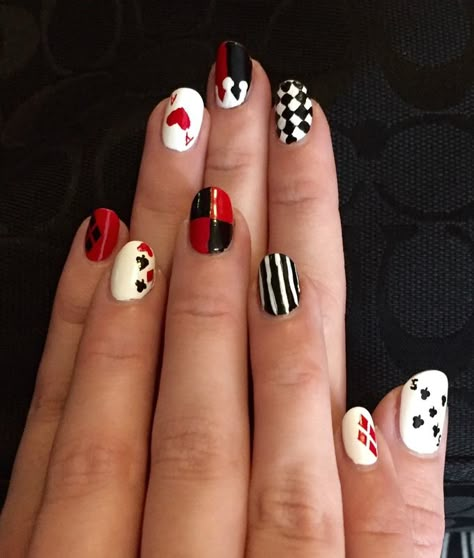 Poker-ish Nails Nail Biab, Anime Nails Ideas, Egirl Nails, Poker Nails, Nail Black And White, Nail Cherry, Card Nail Designs, Poker Nails Design, Queen Of Hearts Nails Designs