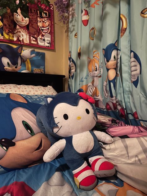 Sonic Room Aesthetic, Beds With Plushies, Sonic Themed Room, Sonic Room Ideas, Sonic Decoration Ideas, Sonic Room Decor, Sonic The Hedgehog Room, Sonic And Hello Kitty, Plushie Room