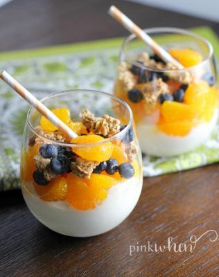 Mandarin Orange and Blueberry Yogurt Parfait Blueberry Yogurt Parfait, Orange Parfait, Vegan Pizza Recipe, Baked Goat Cheese, Blueberry Yogurt, Pumpkin Spice Donut, Pinwheel Recipes, Yogurt Parfait, Peanut Butter Cookie Recipe