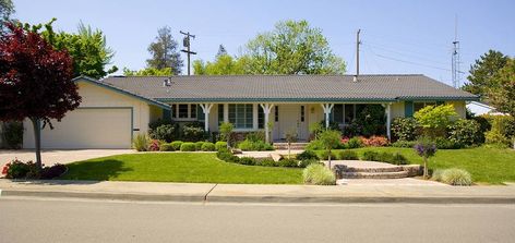 Ranch Style Homes Exterior, Rancher House Plans, Traditional Ranch Style Homes, Ranch House Style, California Ranch Style Homes, Rambler House, Homescreen Wallpaper Ideas, Ranch Homes, California Ranch