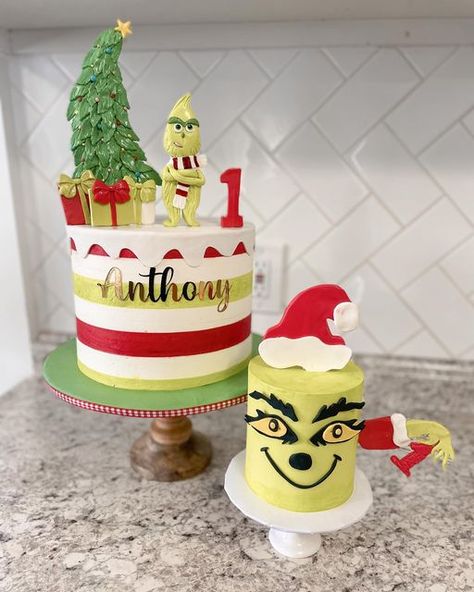 Smash Cake Grinch, Grinch Smash Cake Ideas, Grinch Smash Cake, Grinch Birthday, Cake Smash Cake, Smash Cake Boy, 1st Birthday Themes, Christmas Birthday Party, Birthday Idea