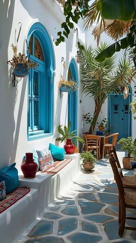 Greek Backyard, Modern Greek House, Greek Homes, Mud House, Mediterranean Homes, Tropical Houses, Dream House Exterior, Spanish Style, Backyard Decor