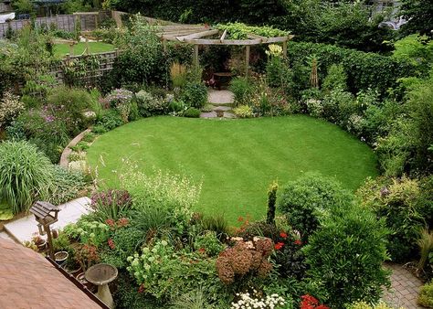 Circular Garden Design, Circular Lawn, Lawn Design, Back Garden Design, Garden Design Layout, Garden Design Ideas, The Secret Garden, Backyard Garden Design, Small Garden Design