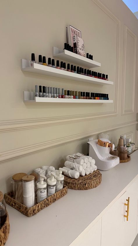 Nail Salon Decor Modern, Boutique Nail Salon, Esthetician Set Up, Nail Studio Decor Small Spaces, Nails Salon Ideas, Nail Suite Decor Ideas, Boho Nail Salon, Nails Studio Ideas Salons, Nails Room Ideas Salons