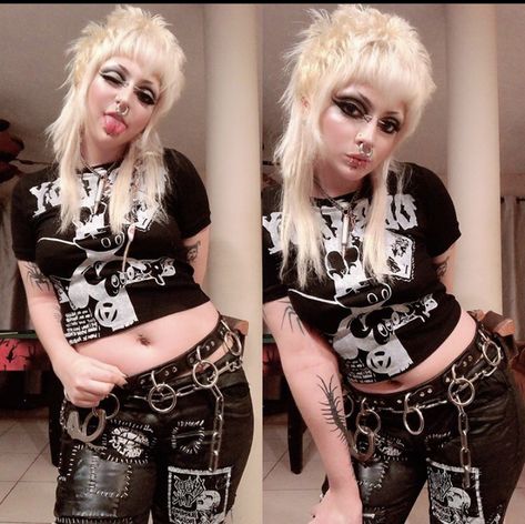 Punk Goth Hairstyle, Medium Length Punk Hairstyles, Blonde Punk Hair, Blonde Goth Hair, Goth Mullet, Punk Girl Hair, 80s Alternative Fashion, Punk Fashion Aesthetic, Deathrock Fashion