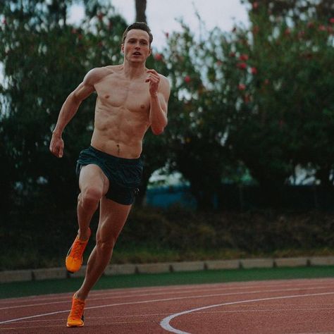 Karsten Warholm on Instagram: "Indoor-season loading⏳ 📸 @havard_andre / @daniellaskinnes" Track And Field Athlete Male, Male Runner, Partner Tattoos, Track Runners, Distance Runner, Track And Field Athlete, Gesture Drawing, January 20, Sports Photography