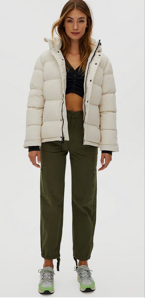 Super Puff Aritzia Outfit, Superpuff Outfit, Aritzia Puffer Jacket, Korea Winter Fashion, White Puffer Jacket Outfit, Super Puff Aritzia, Aritzia Outfit, Tna Super Puff, Aritzia Super Puff