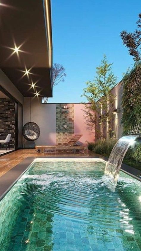 Small Garden Under Stairs, Kleiner Pool Design, Indoor Swimming Pool, Small Swimming Pools, Pool Landscape Design, Swimming Pool House, Small Pool Design, Backyard Pool Landscaping, Small Pools