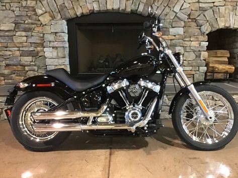 Harley Davidson Softail Standard, Biker Outfits, Motorcycles Harley Davidson, Softail Standard, Harley Davidson Softail, Softail Slim, Softail Custom, Softail Deluxe, Harley Davidson Street Glide