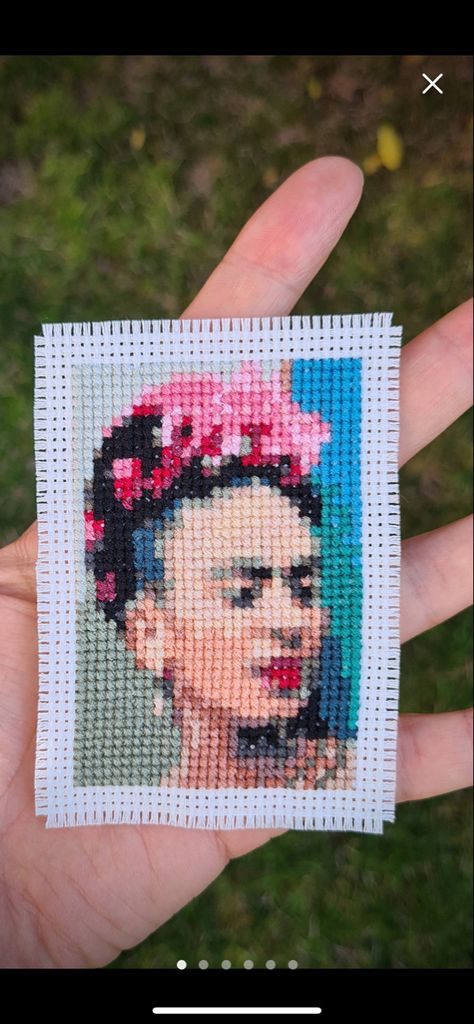 Cross Stitch Tiny, Portrait Cross Stitch, Art Cross Stitch, Tiny Cross Stitch, Tiny Cross, Quick Stitch, Learn Crafts, Mini Cross Stitch, Mini Cross