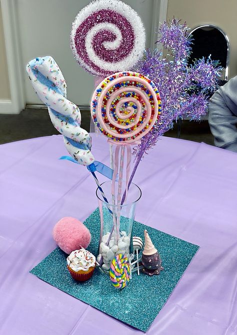 Candyland Table Decorations, Candy Land Centerpiece Ideas, Candyland Centerpieces Ideas, Candy Themed Birthday Party Ideas, Candyland Centerpieces, Candy Land Theme Party, Candyland Decor, Candyland Birthday Party, Candy Centerpiece