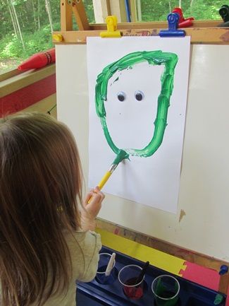 Teach Preschool | Googly eye easel starter... Pre K Easel Activities, Easel Ideas For Preschool, Easel Activities For Toddlers, Easel Preschool Ideas, Easel Painting Ideas Preschool, Preschool Easel Art, Preschool Painting, Body Preschool, Preschool Crafts Fall