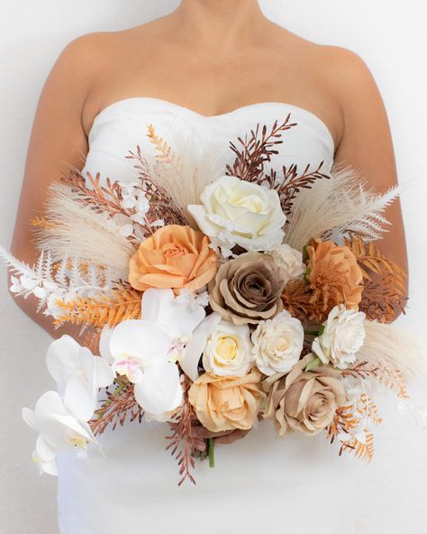 Composed by silk flowers: roses, spray roses, artificial pampas gras and fillers in ivory, earthy brown, orange, and light orange. Silk flowers for rent in Cancun, Riviera Maya and Tulum wedding. Orange And Cream Wedding Flowers, Light Orange Wedding Theme, Orange Bride Bouquet, Orange And Cream Wedding, Tan Wedding Colors, Classy Weddings, Wedding Bouquet Champagne, Orange Rose Bouquet, Orange Wedding Decorations